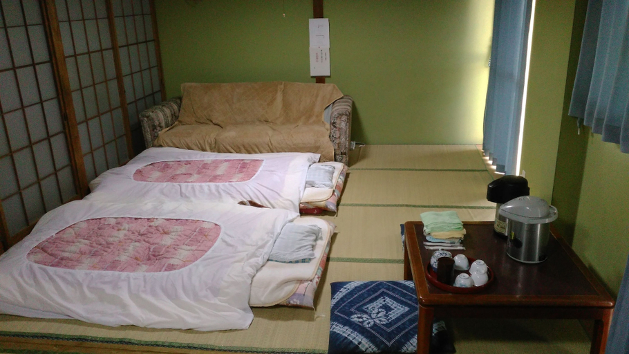 Bedroom 3, Minshuku Takahashi Kashibuneten, Hamamatsu