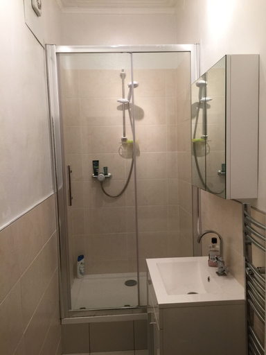 Bathroom 4, Great Location 2 Bedroom Scotstoun Flat, Glasgow