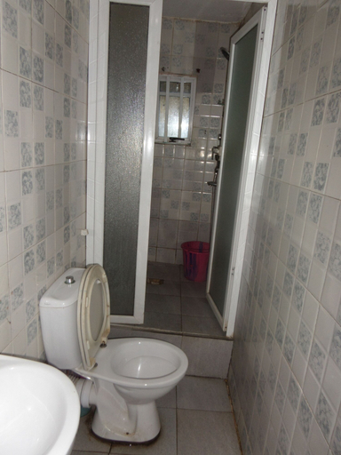 Bathroom 4, Ghatview Hotel, Mainland
