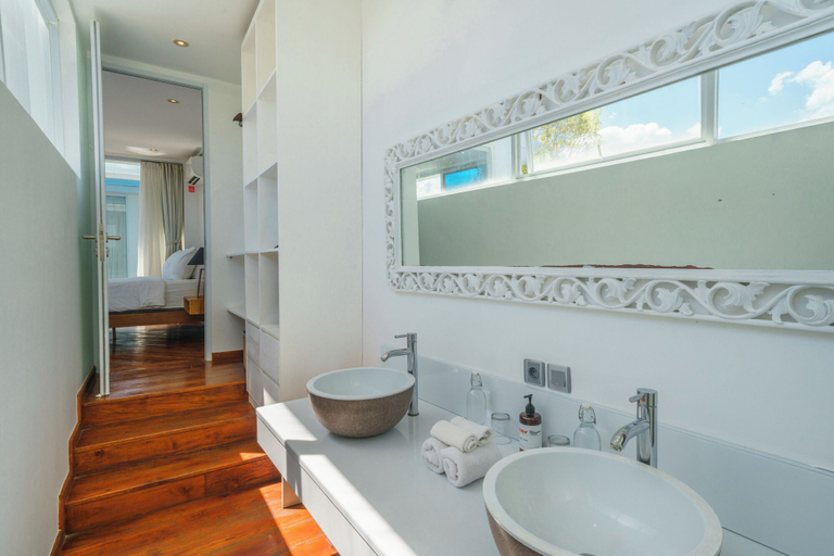 Bathroom 4, Villa Tykhe: Modern Balinese 4BR Pool Villa in Central Seminyak, Badung
