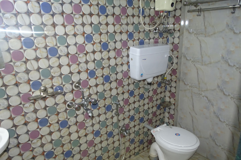 Bathroom, Sunshine Hostels, Mumbai Suburban