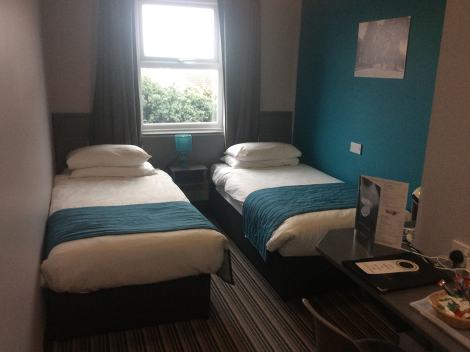 Bedroom 2, Oyster Fleet Hotel, Essex