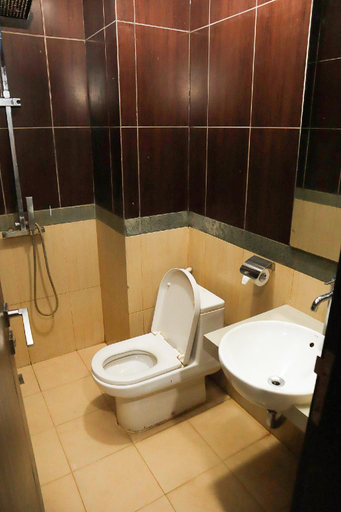 Bathroom 4, De Nearby Hotel, Manado