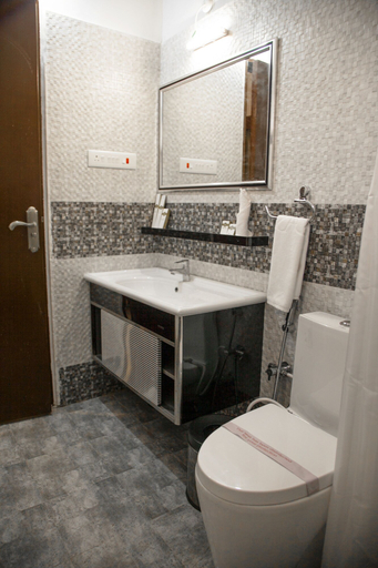 Bathroom 4, Graces Resort, Sehore