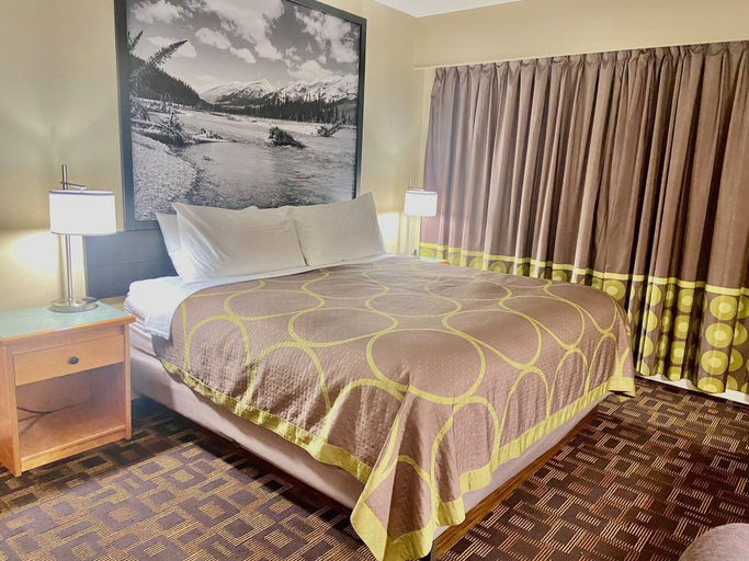 Bedroom 2, Super 8 by Wyndham Castlegar BC, Central Kootenay