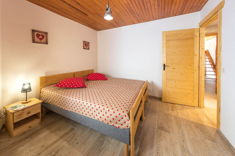 Bedroom 2, Gîtes Coste Belle et Costillon, Hautes-Alpes