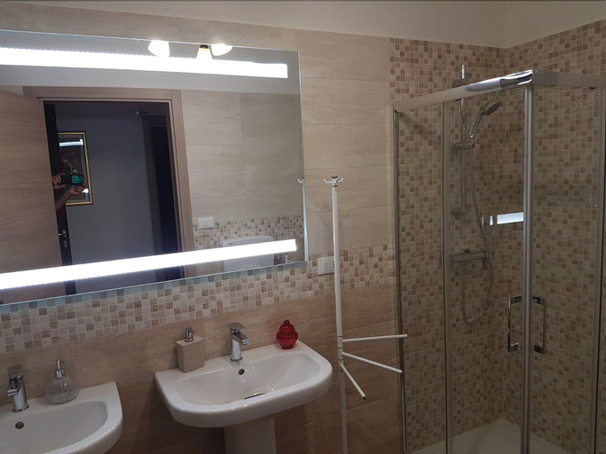 Bathroom 5, Il giardino di Elda, Lecce
