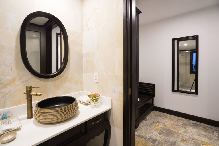 Bathroom 4, Hoian Central Hotel, Da Nang