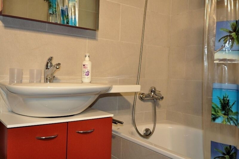 Bathroom 3, Melchior, Goms