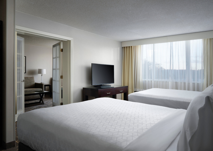 Bedroom 5, Holiday Inn & Suites MARLBOROUGH by IHG, Middlesex