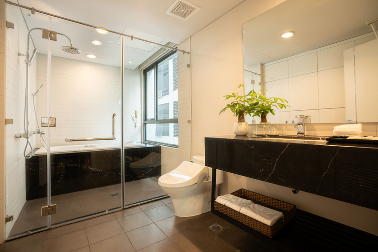 Bathroom 5, My Way Hotel & Residence, Cầu Giấy
