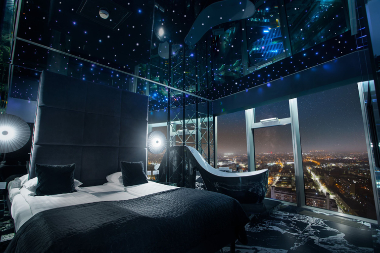 Bedroom 4, Apartments in Sky Tower with Bathtub near the window, Środa Śląska