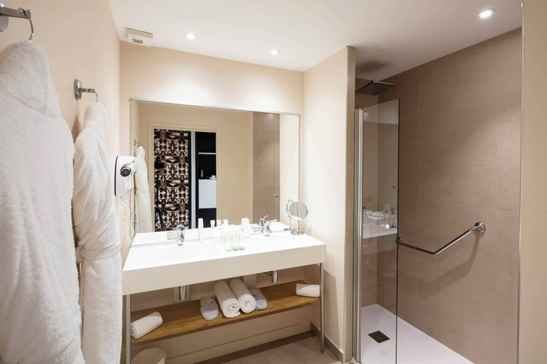 Bathroom 4, Le Palmyra Golf Hotel, Hérault