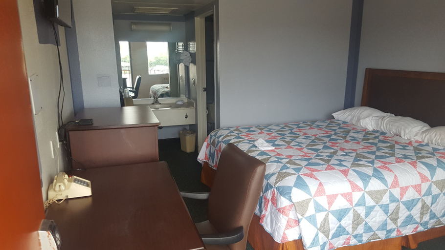 Bedroom 4, Travel Inn, Cincinnati