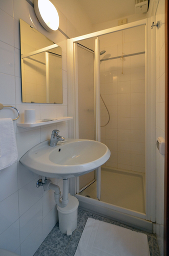 Bathroom 5, Albergo Ristorante Della Torre, Como