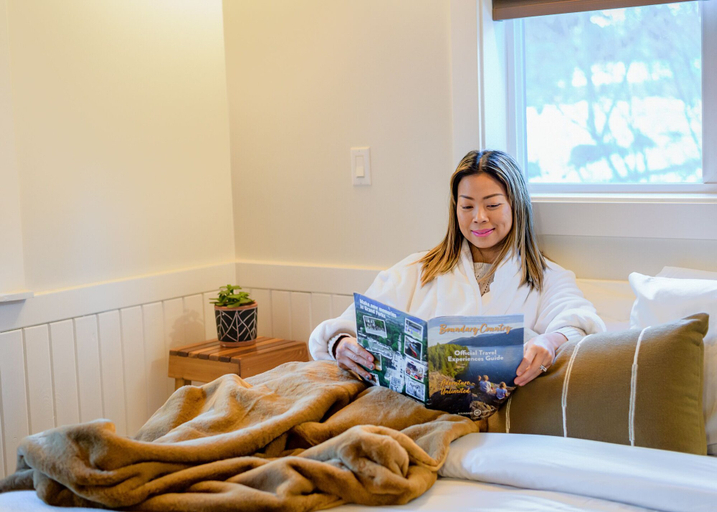 Bedroom 3, Barefoot Villas Cabin 1 Beaver w/ Hot tub, Kootenay Boundary