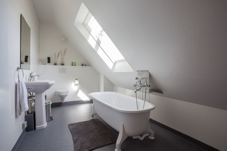Bathroom 5, Heradsskolinn Historic Guesthouse, Laugardalshreppur