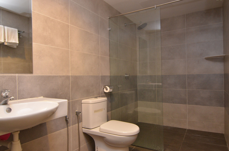 Bathroom 4, Oriental Hotel, Penang Island