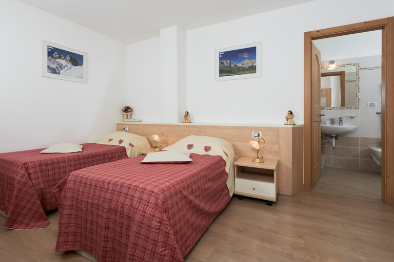 Bedroom 3, Hotel Garnì Ciamorc, Trento