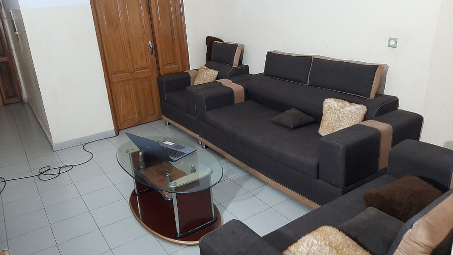 Others 5, Aziz Residence, Dakar