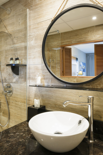 Bathroom 5, Côte Ouest Thalasso & Spa Les Sables d'Olonne - MGallery Collection, Vendée