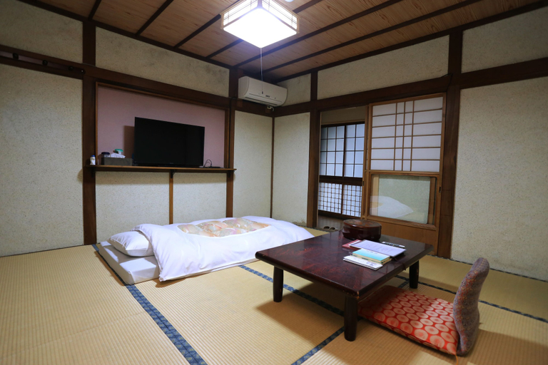 Bedroom 2, Hinoderyokan, Ise