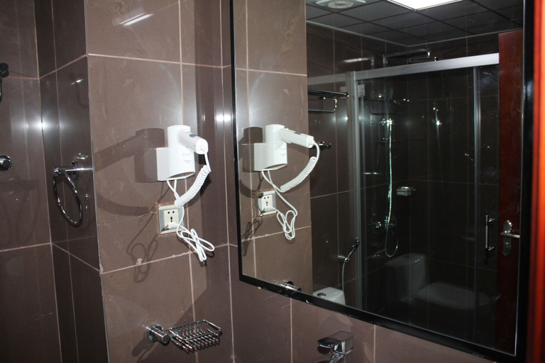 Bathroom 4, Southern Addis Hotel, Addis Abeba