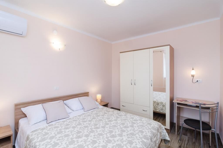 Bedroom 2, Apartments Lena & Lara, Dubrovnik
