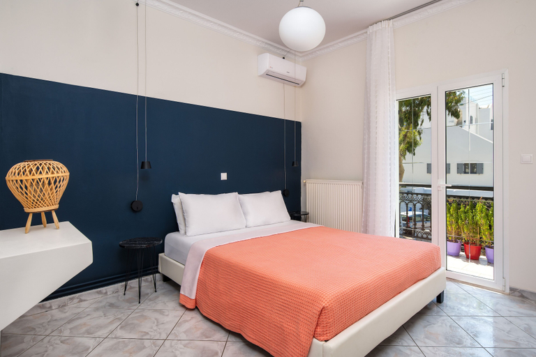 Room 2, Downton Fira 2-bed Apt, Sleeps 6, Pet Friendly, South Aegean