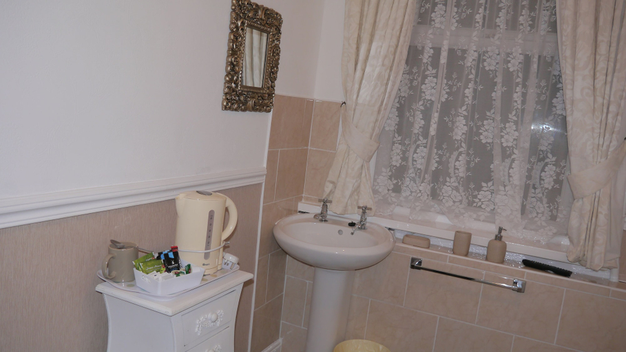 Bathroom 4, Hornby House Hotel, Blackpool