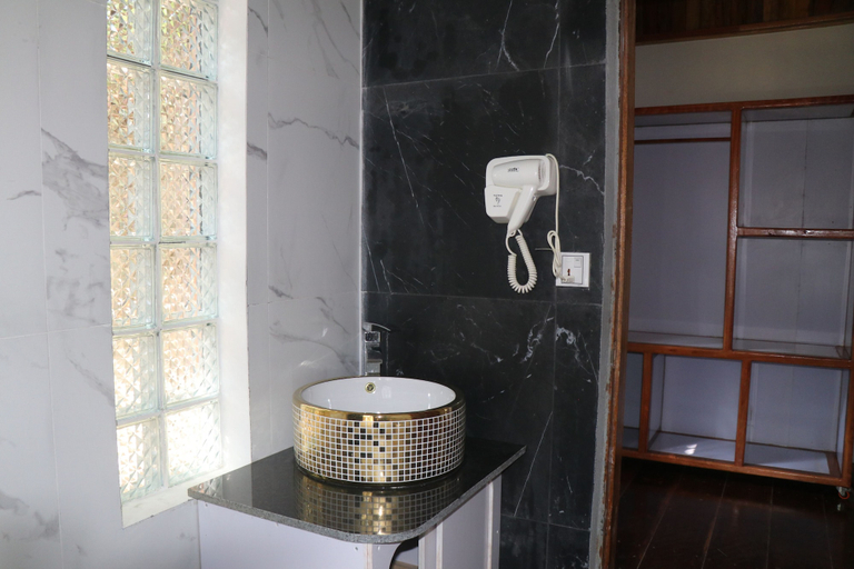Bathroom 4, Tree House Bungalows Resort, Sihanoukville