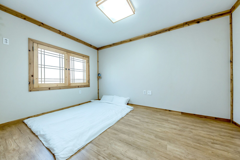 Bedroom 3, Stone Statue Village Hanok, Seogwipo