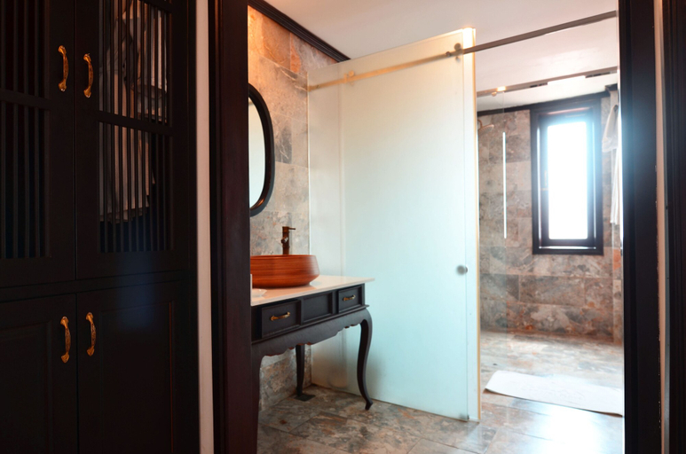 Bathroom 4, Hoian Central Hotel, Da Nang