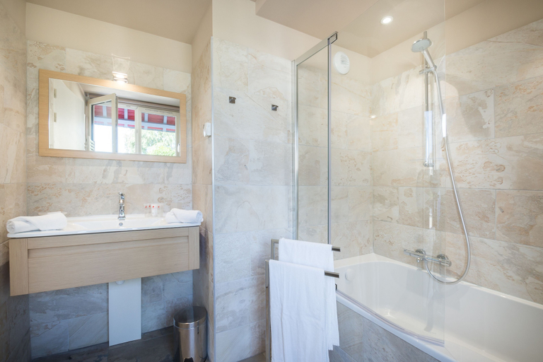Bathroom 5, Villa Odette, Calvados