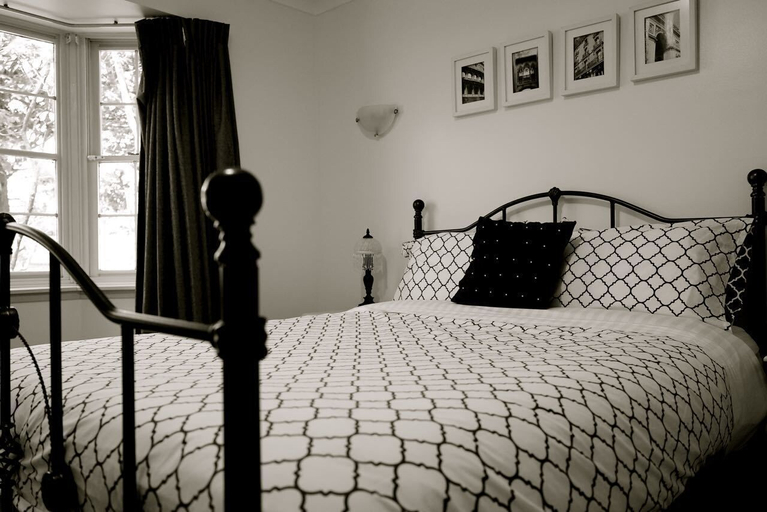Bedroom 4, Leura Camellias, Blue Mountains