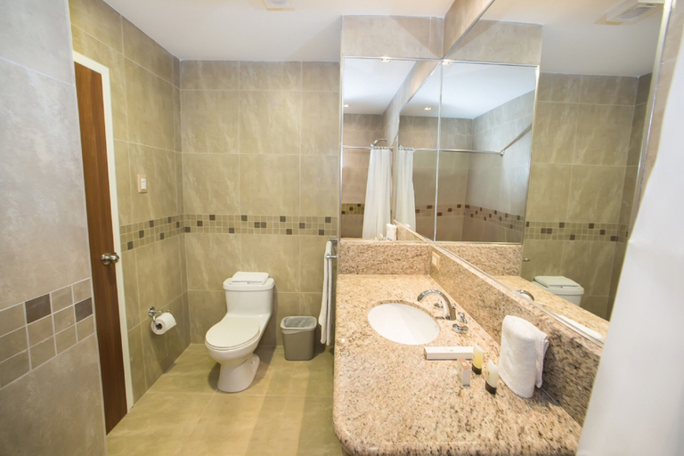 Bathroom 4, Hotel Marcelius, Guayaquil