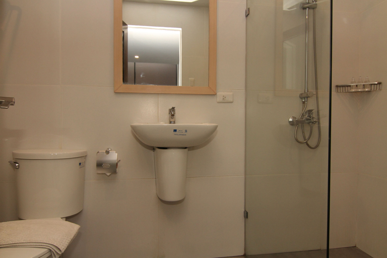 Bathroom 4, Mabolo Royal Hotel, Cebu City