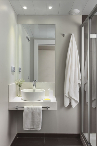 Bathroom 4, Apartments Rambla 102, Barcelona