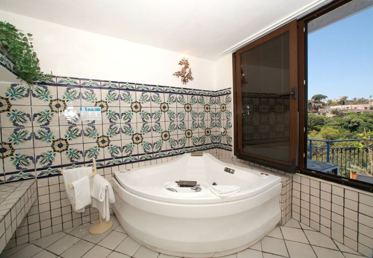 Bathroom 5, Hotel Oriente, Napoli