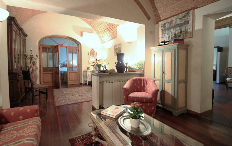 Others 5, Domus Giorgio Authentic 1600's apt with Stunning Garden and Rooftop, Florence