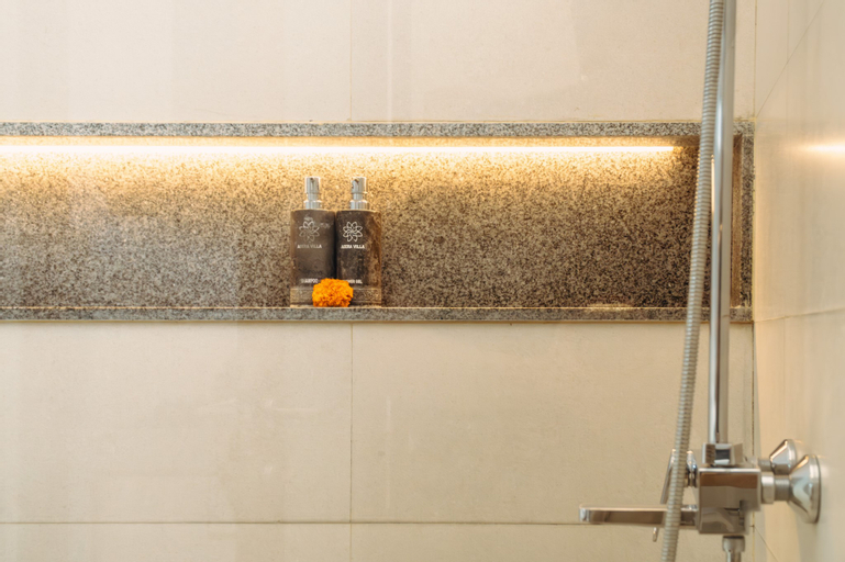 Bathroom 16