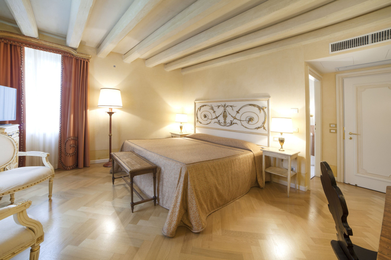 Bedroom 4, Relais Fra' Lorenzo, Verona