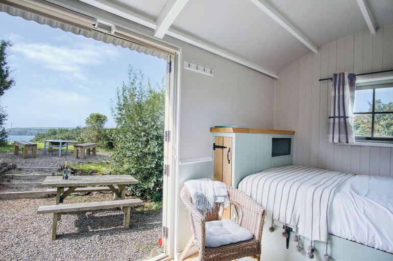 Others 5, Haven View - 1 Bed Shepherds Hut - St Ishmael's, Pembrokeshire