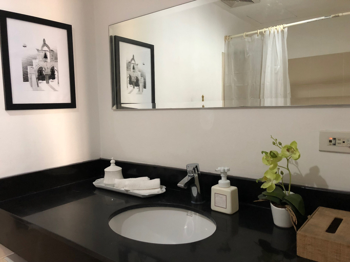 Bathroom 2, Cozy Pad in Heart of Makati HiSpeed WiFi, Makati City