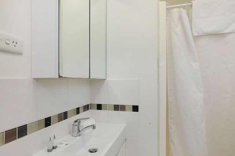 Bathroom 5, Reflections Coffs Harbour - Holiday Park, Coffs Harbour - Pt A