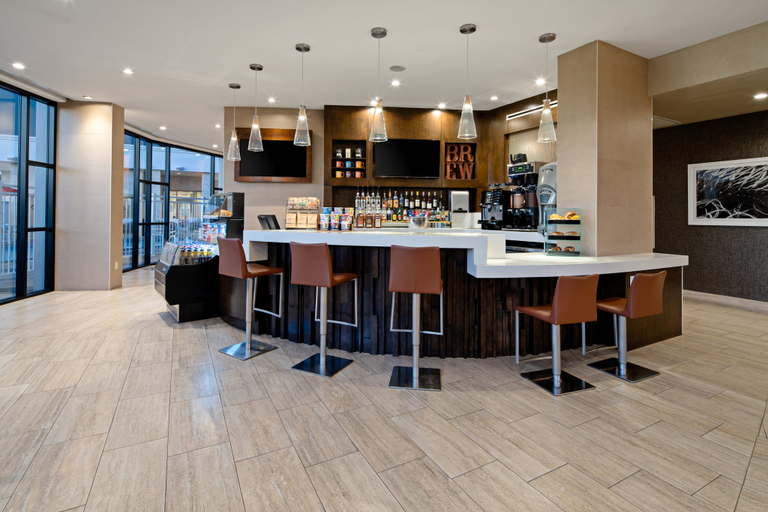 Food & Drinks 3, Holiday Inn LONG BEACH AIRPORT by IHG, Los Angeles