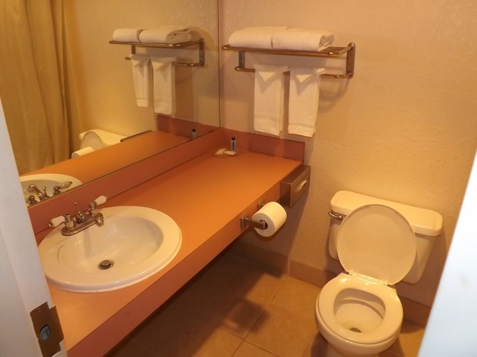 Bathroom 4, KCI Lodge, Kansas City