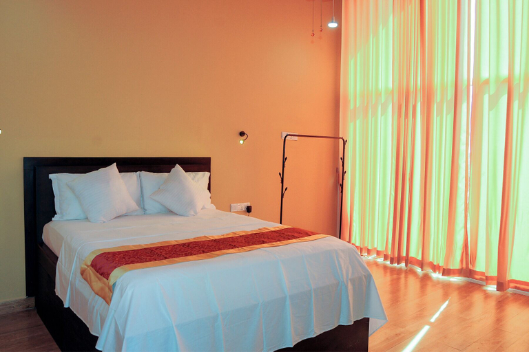 Bedroom 3, Woody Crest Hotel, Trincomalee Town and Gravets