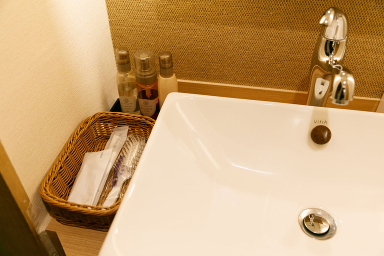 Bathroom 5, Hatori, Kaga