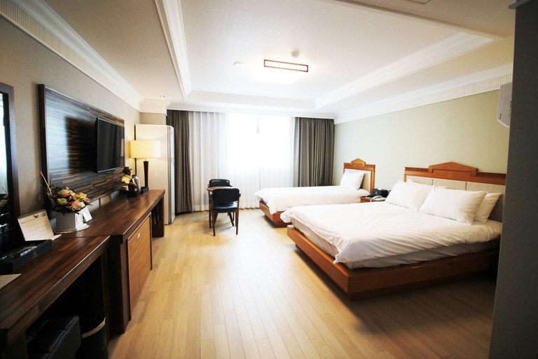 Bedroom 4, Empire Tourist Hotel, Jangseong